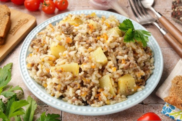 Картофель с фаршем и рисом Картофель с фаршем и рисом
