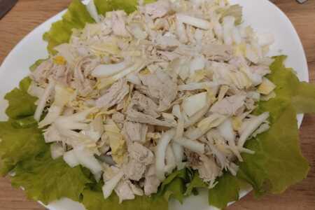 Салат с курицей, сырными шариками и пекинской капустой