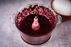 Черноплодная рябина протертая с сахаром Черноплодная рябина протертая с сахаром