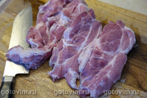 Отбивные из свиной шейки со сладким перцем и чили