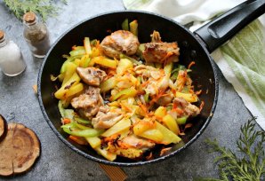 Сырный суп с курицей и болгарским перцем Сырный суп с курицей и болгарским перцем