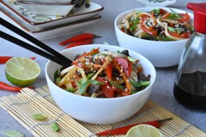 Удон с говядиной в устричном соусе Удон с говядиной в устричном соусе