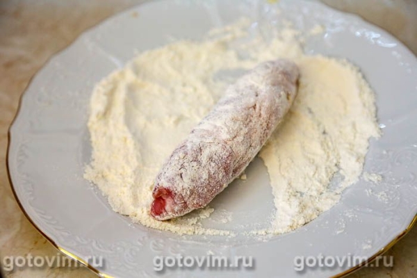 Мясные рулетики в панировке с моцареллой и помидорами Мясные рулетики в панировке с моцареллой и помидорами