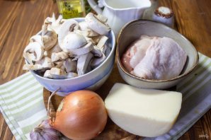 Жульен с курицей и грибами в формочках для кекса Жульен с курицей и грибами в формочках для кекса