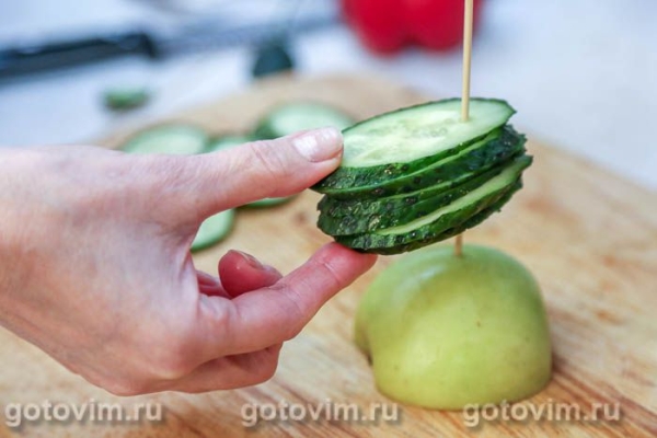 Елочка из огурцов Елочка из огурцов