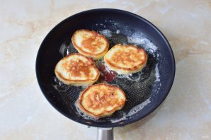 Оладьи с сыром и колбасой Оладьи с сыром и колбасой
