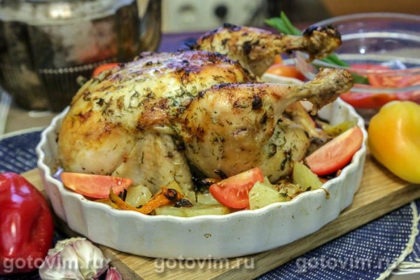 Курица, запеченная целиком с чесночным маслом 