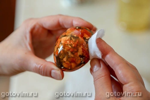 Мраморные яйца в луковой шелухе и чае каркаде