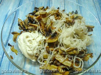 Мужской салат с курицей, грибами и дайконом Мужской салат с курицей, грибами и дайконом