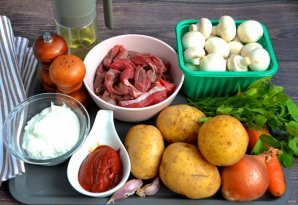 Мясо с грибами в горшочках Мясо с грибами в горшочках