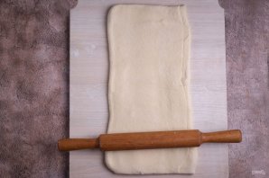 Слоеные пирожки с сыром и луком Слоеные пирожки с сыром и луком