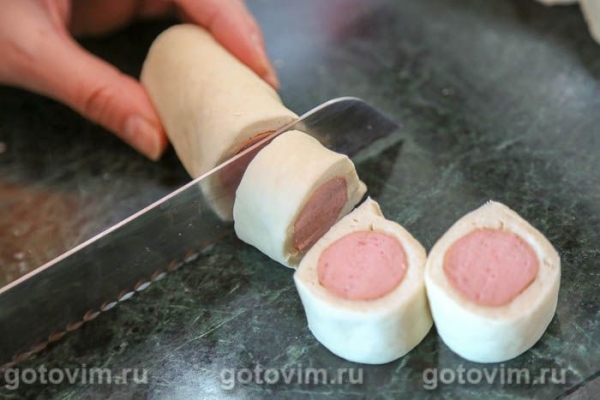 Пицца-пирог с бортиком из сосисок