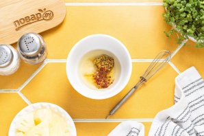 Салат с ананасом и сыром