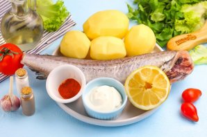 Минтай в духовке с картофелем
