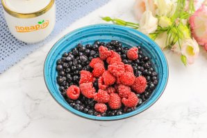 Черника с малиной перетертая с сахаром Черника с малиной перетертая с сахаром