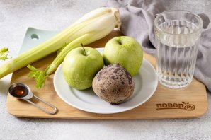 Смузи из свеклы и сельдерея Смузи из свеклы и сельдерея