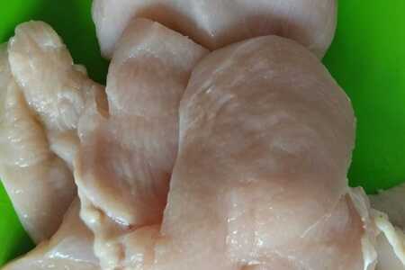 Запеченная куриная грудка с шампиньонами и сулугуни