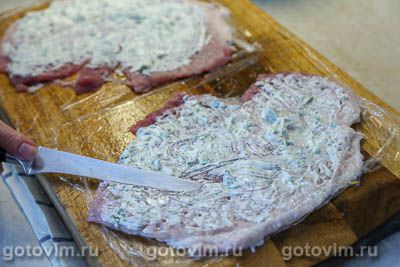 Рулетики из свинины с творожным сыром и зеленью Рулетики из свинины с творожным сыром и зеленью