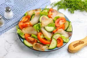 Салат из масляной рыбы холодного копчения Салат из масляной рыбы холодного копчения