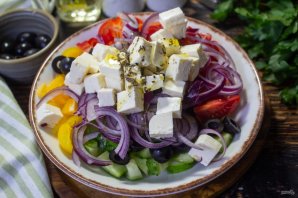 Салат с брынзой и помидорами Салат с брынзой и помидорами