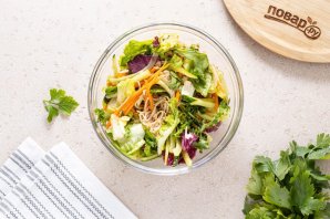 Салат с грибами эноки Салат с грибами эноки