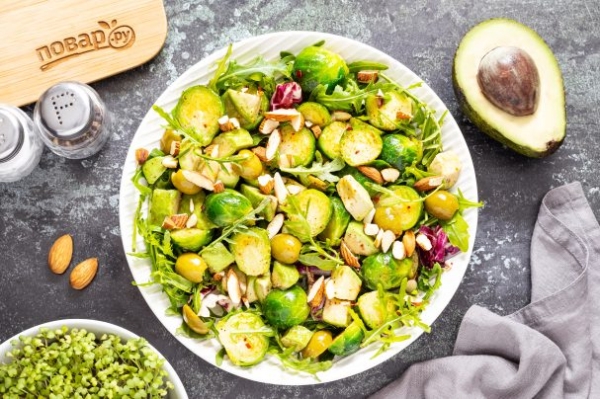 Салат с авокадо и брюссельской капустой Салат с авокадо и брюссельской капустой