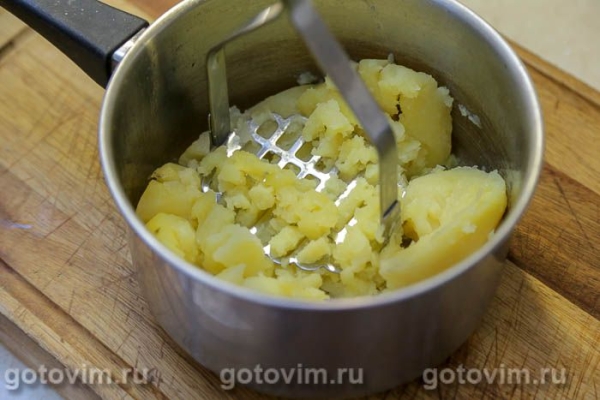 Картофельное пюре с лисичками (толчанка) Картофельное пюре с лисичками (толчанка)