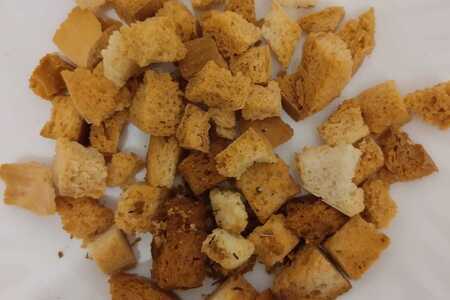 Салат с курицей, сырными шариками и пекинской капустой