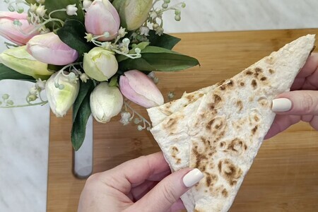 Конвертики из лаваша с яйцом и сыром Конвертики из лаваша с яйцом и сыром