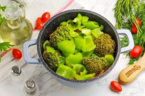 Куриная грудка, тушеная с овощами