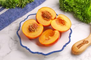 Салат с нектаринами и дыней Салат с нектаринами и дыней