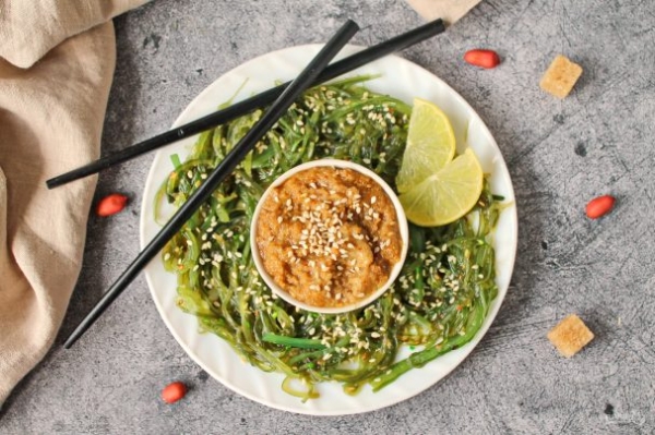 Салат "Чука" с ореховым соусом Салат "Чука" с ореховым соусом