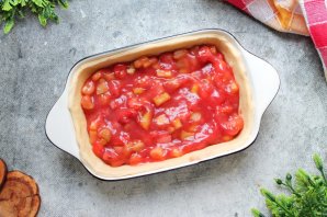 Пирог с клубникой и ревенем