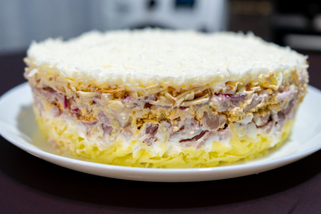 Салат с копченой курицей и сыром Салат с копченой курицей и сыром