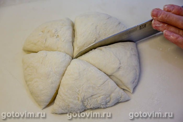 Булочка-плетенка с котлетой