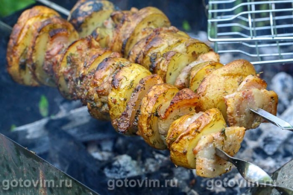 Шашлык из картофеля с салом