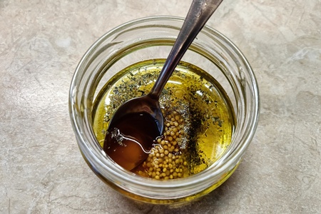 Салат с кальмаром, авокадо и свежими шампиньонами Салат с кальмаром, авокадо и свежими шампиньонами