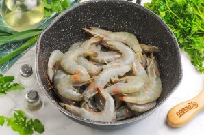 Жареные креветки с томатной пастой