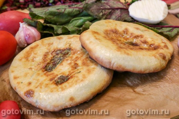 Осетинский пирог со свекольной ботвой (Цахараджин)