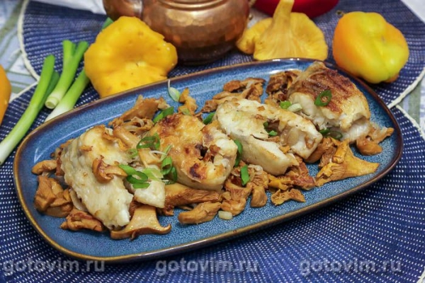 Жареный судак с луком и лисичками Жареный судак с луком и лисичками