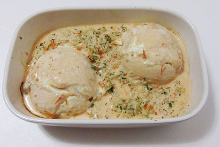 Куриные «бомбочки» под томатно-сметанным соусом 