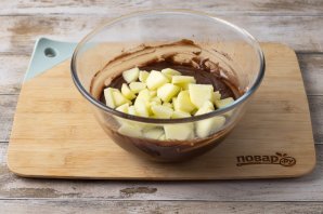 Кекс с яблоками и какао