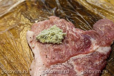 Рулетики из свинины с голубым сыром