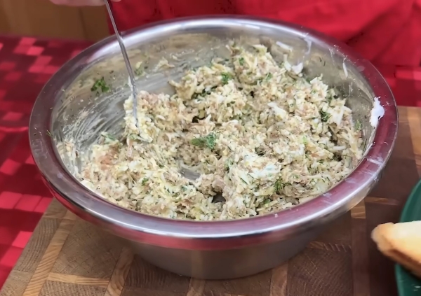 Еврейская намазка — не успеваю подавать эти бутерброды на стол. Съедают буквально за 5 минут!