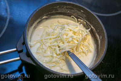 Запеканка блинная с фаршем и сырным соусом бешамель