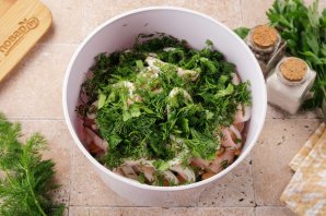 Салат с кальмаром, креветками и огурцом Салат с кальмаром, креветками и огурцом