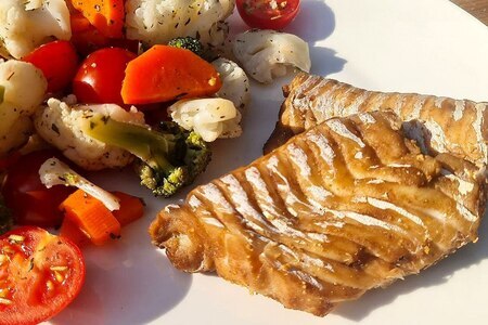 Филе трески в соевом маринаде на пару с гарниром из овощей Филе трески в соевом маринаде на пару с гарниром из овощей