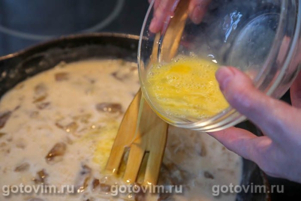 Соус из соленых грибов со сметаной и яйцами Соус из соленых грибов со сметаной и яйцами