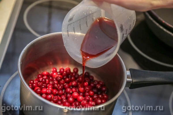 Клюквенный соус с красным вином и корицей Клюквенный соус с красным вином и корицей