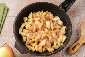 Пирог на дрожжах с яблоками Пирог на дрожжах с яблоками